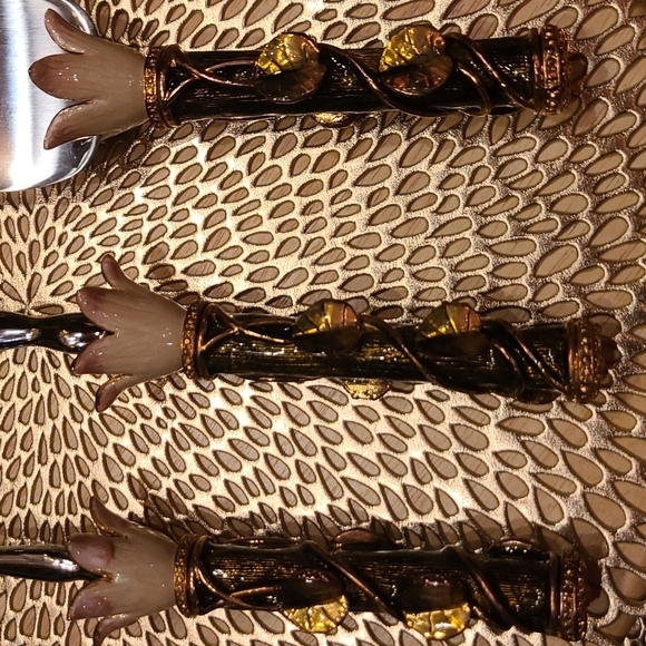 2 Saints Fork and Spoon Serveware Set and Matching 2 Saints Cake Knife - Picture 7 of 8